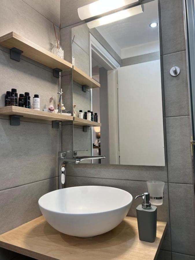 Living Near Acropolis By Sylvia Staikou At Nikis Str Apartman Athén Kültér fotó